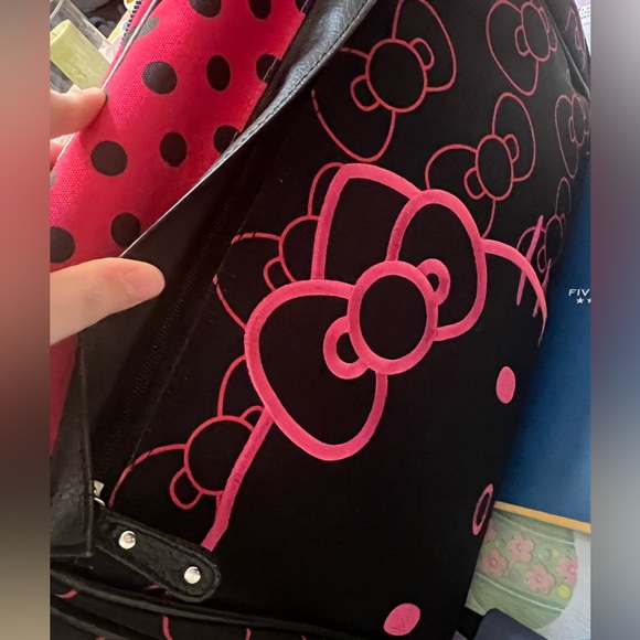 2011 Hello Kitty Loungefly Duffle Bag - Picture 5 of 8